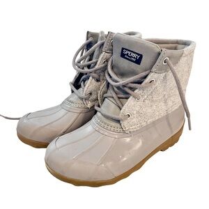 Sperry Boots Youth Girls 2 M Saltwater Quilted Lace Up Duck Bootie in grey